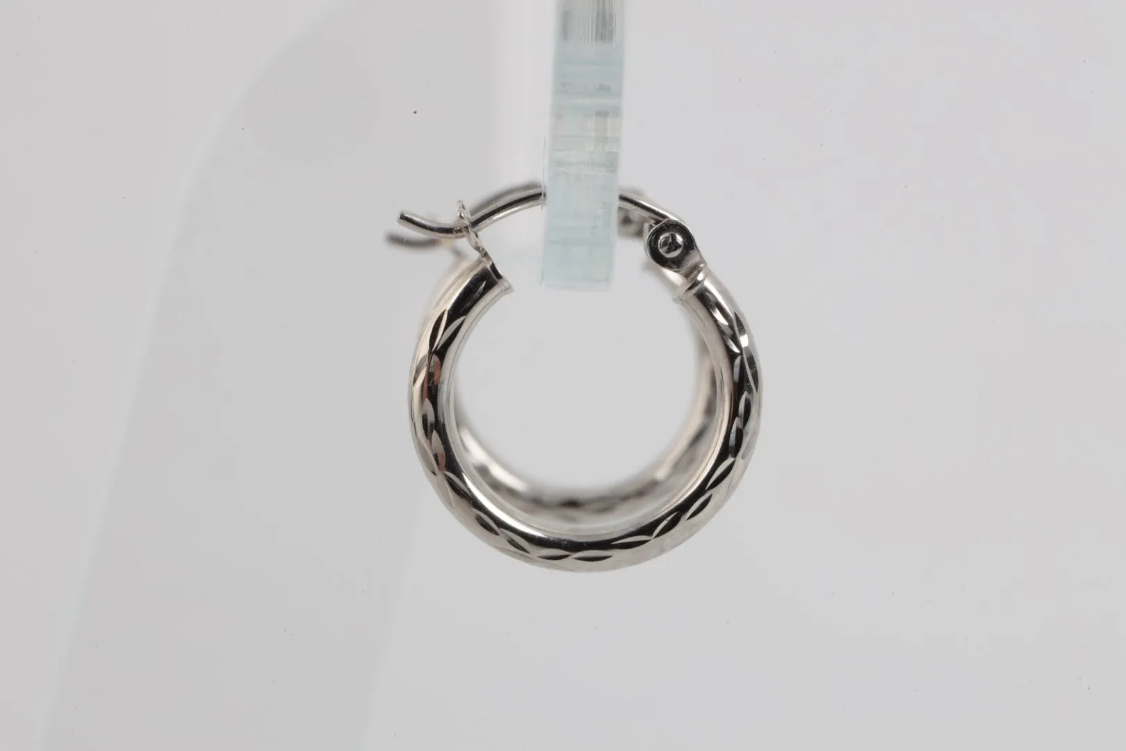 10k White Gold Huggie Hoop Earrings (0.65g.)