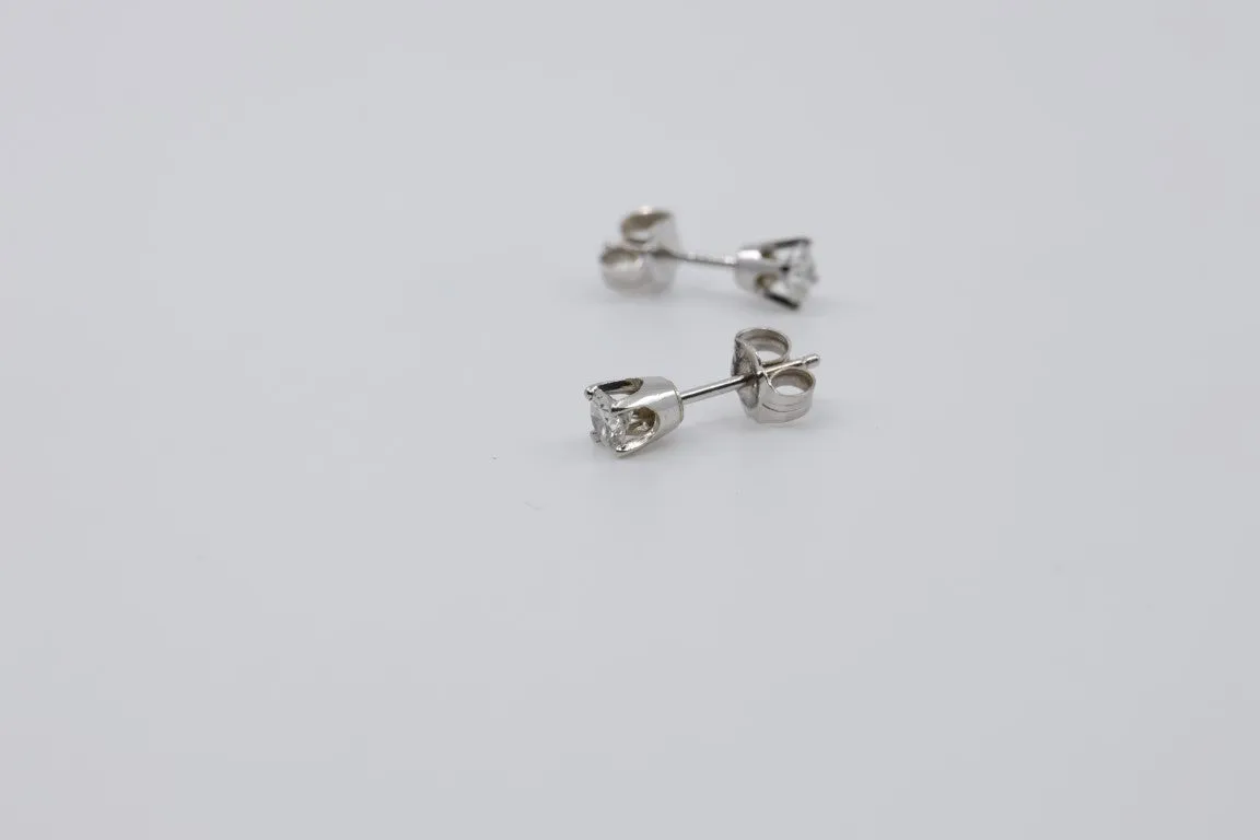 14k White Gold 0.30tcw Diamond Stud Earrings (7.00g.)