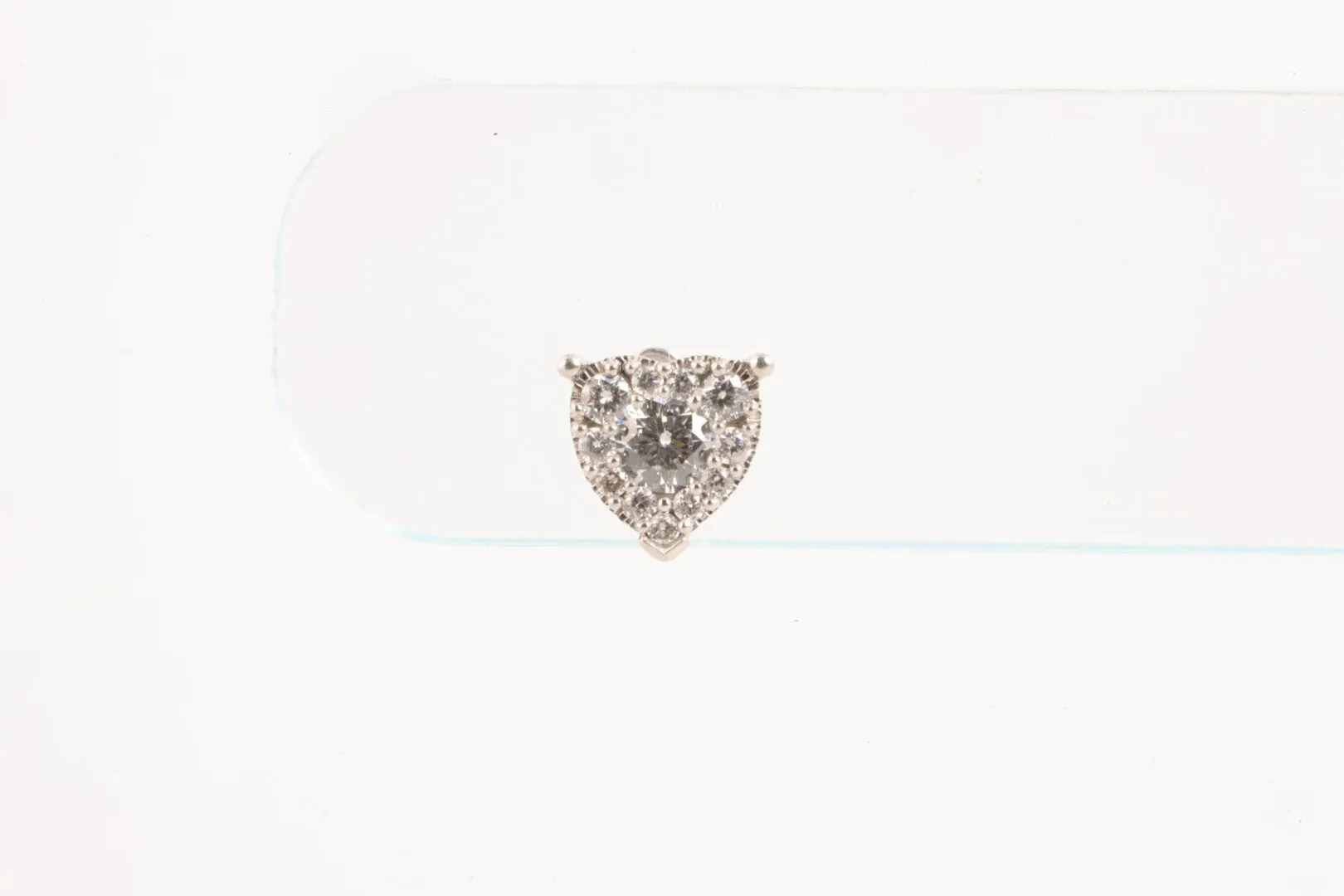 14k White Gold 0.52tcw Diamond Heart Stud Earrings (1.47g.)