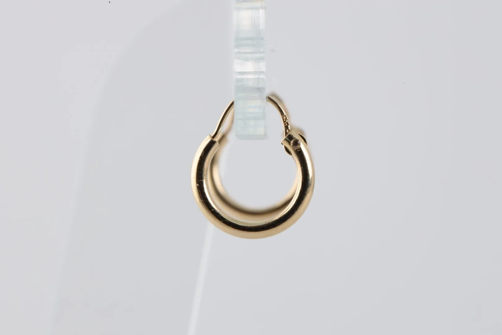 14k Yellow Gold Small Hoop Earrings (0.58g.)