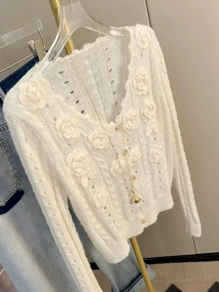 2023 Xiaoxiangfeng high-end white long-sleeved sweater autumn V-neck three-dimensional flower cardigan hollow knitted top T9898