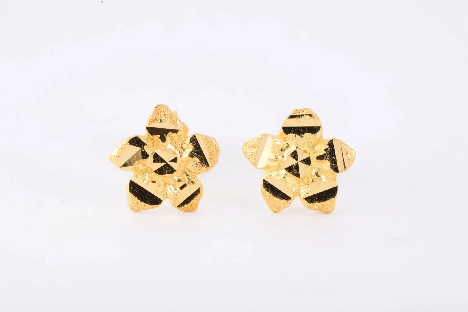 22k Yellow Gold Flower Stud Earrings (2.20g.)