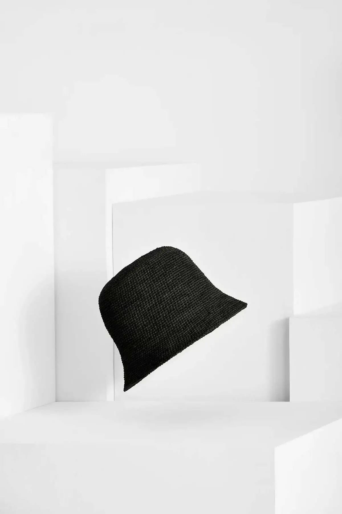 andao foldable raphia bucket hat - black