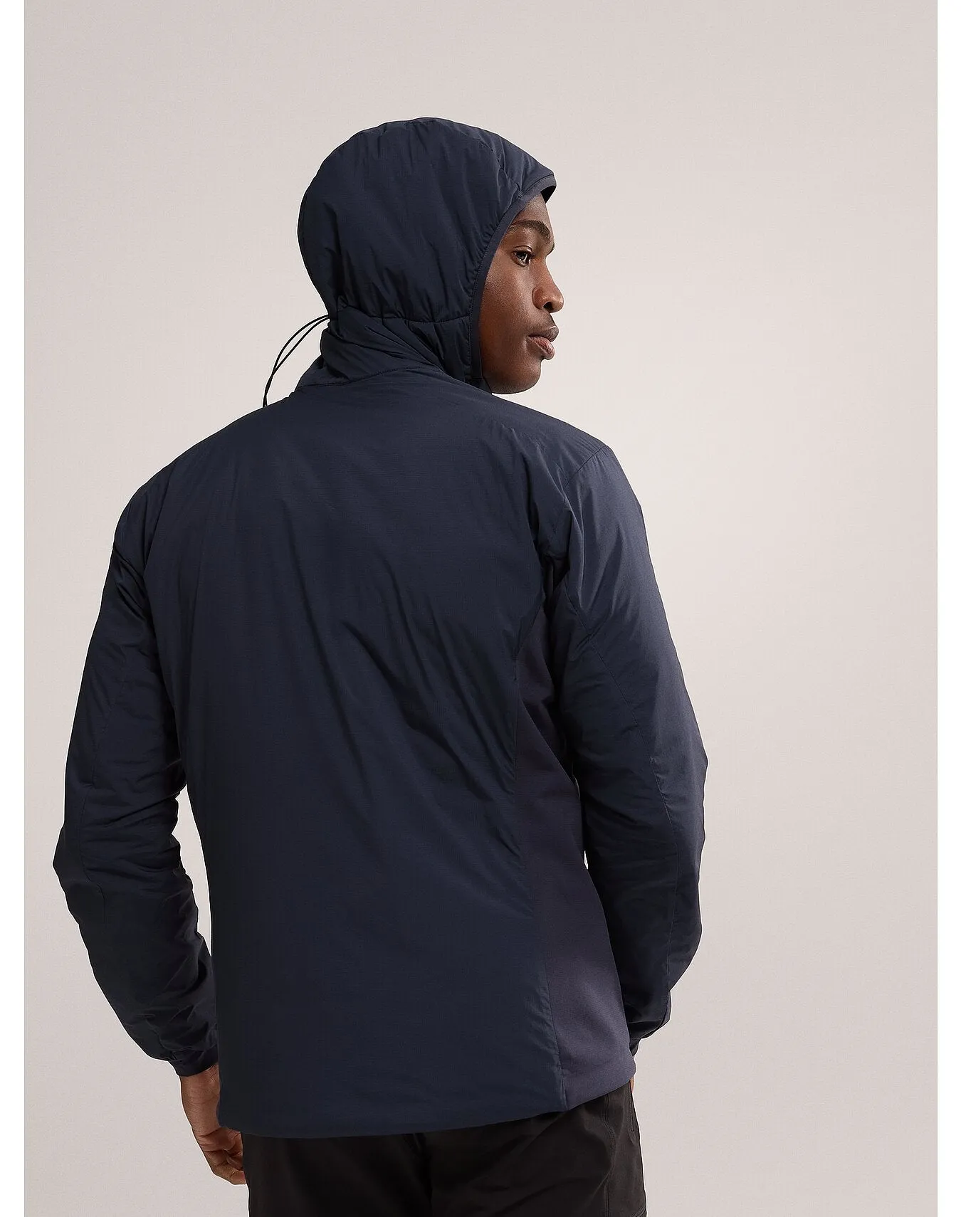 Arc'teryx Men's Atom Hoody in Black Sapphire