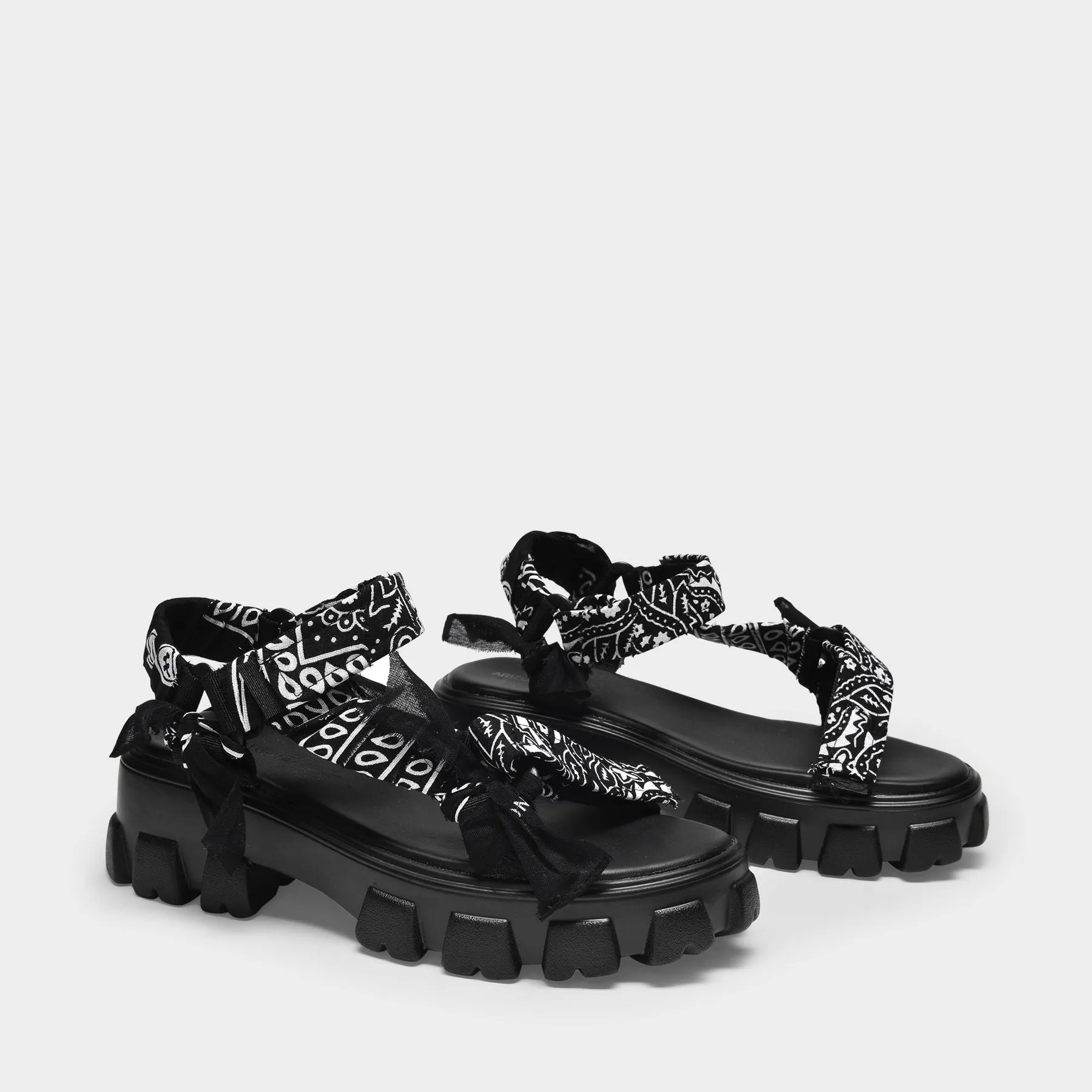 Arizona Love  Trekky Platform Sporty Sandals in Black Canvas