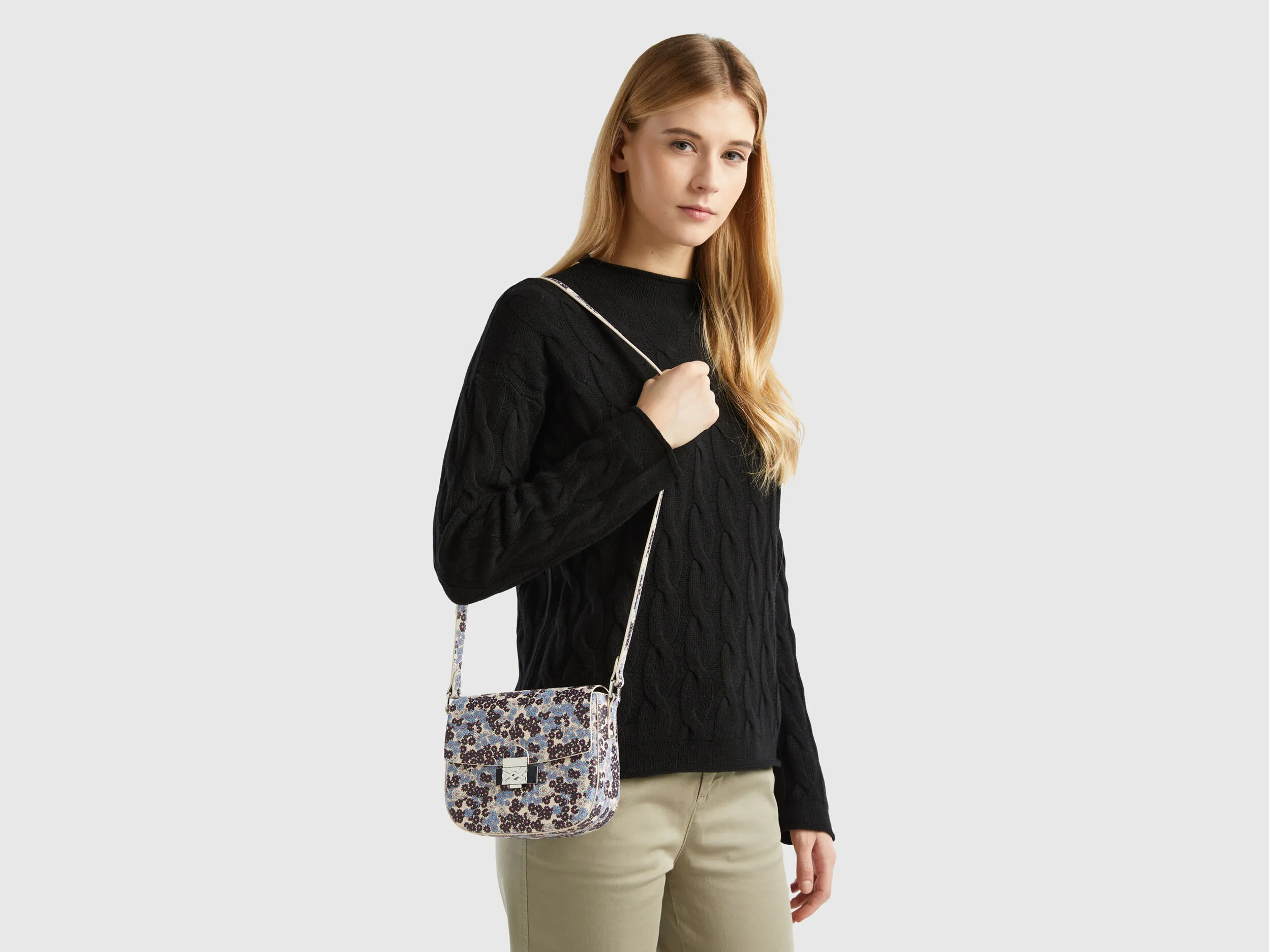 Bag with flowers in imitation leather - Multi-color | Benetton