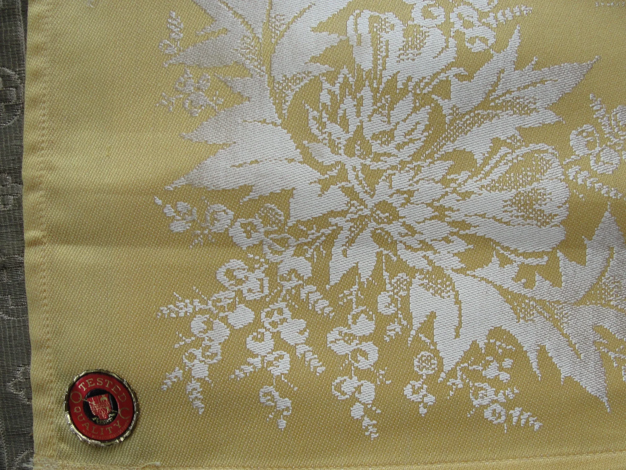 BEAUTIFUL Vintage PLACEMATS Set,Scottish Thistles,Famous Places,Yellow Damask Linen,Vintage Tea Time,Dinner Linens,Collectible T