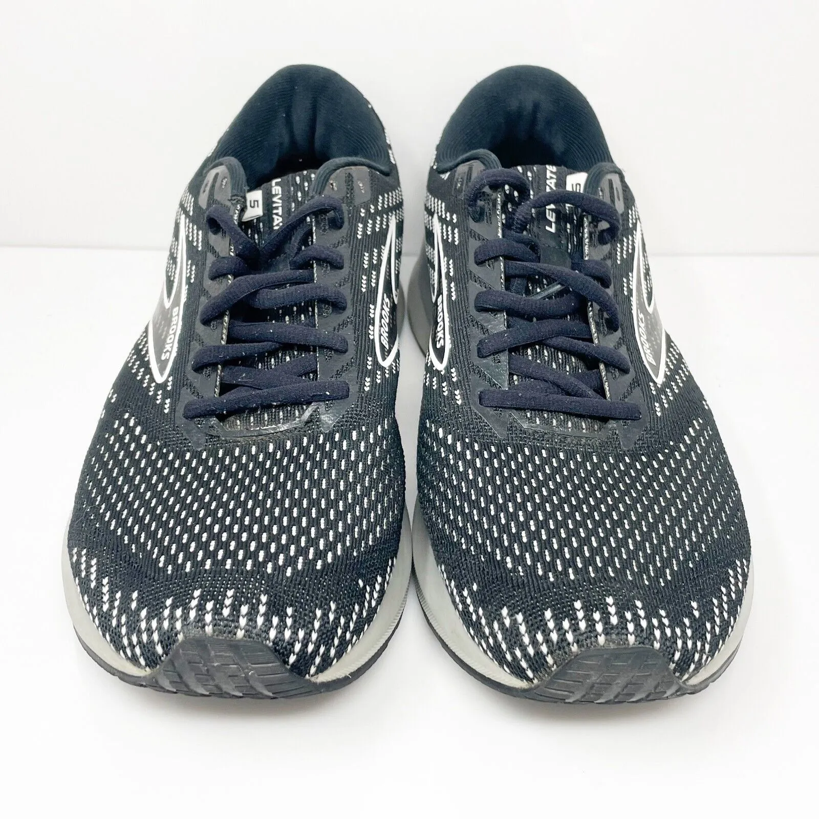 Brooks Womens Levitate 5 1203571B090 Black Running Shoes Sneakers Size 12 B