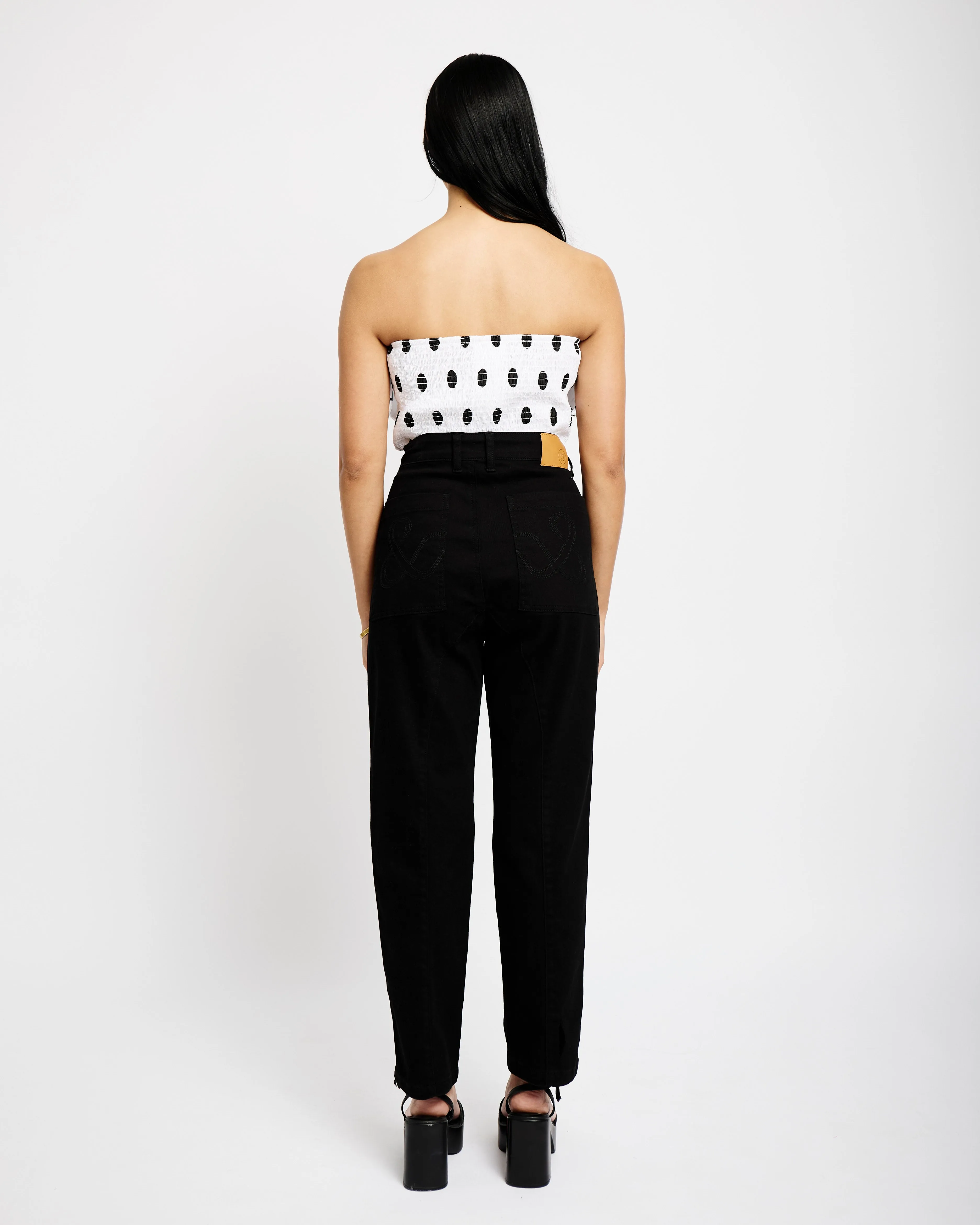 Carrot Leg Stretch Jeans in Black