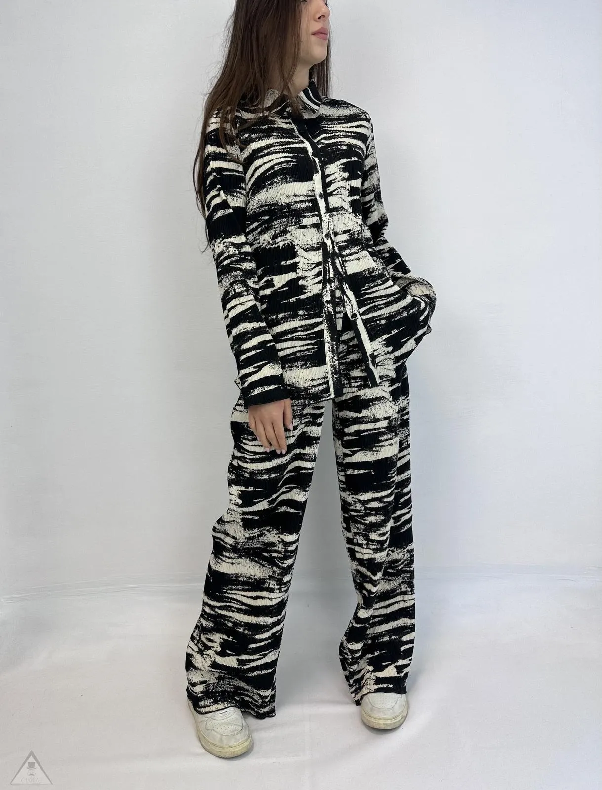 Completo Tye Dye Black and White