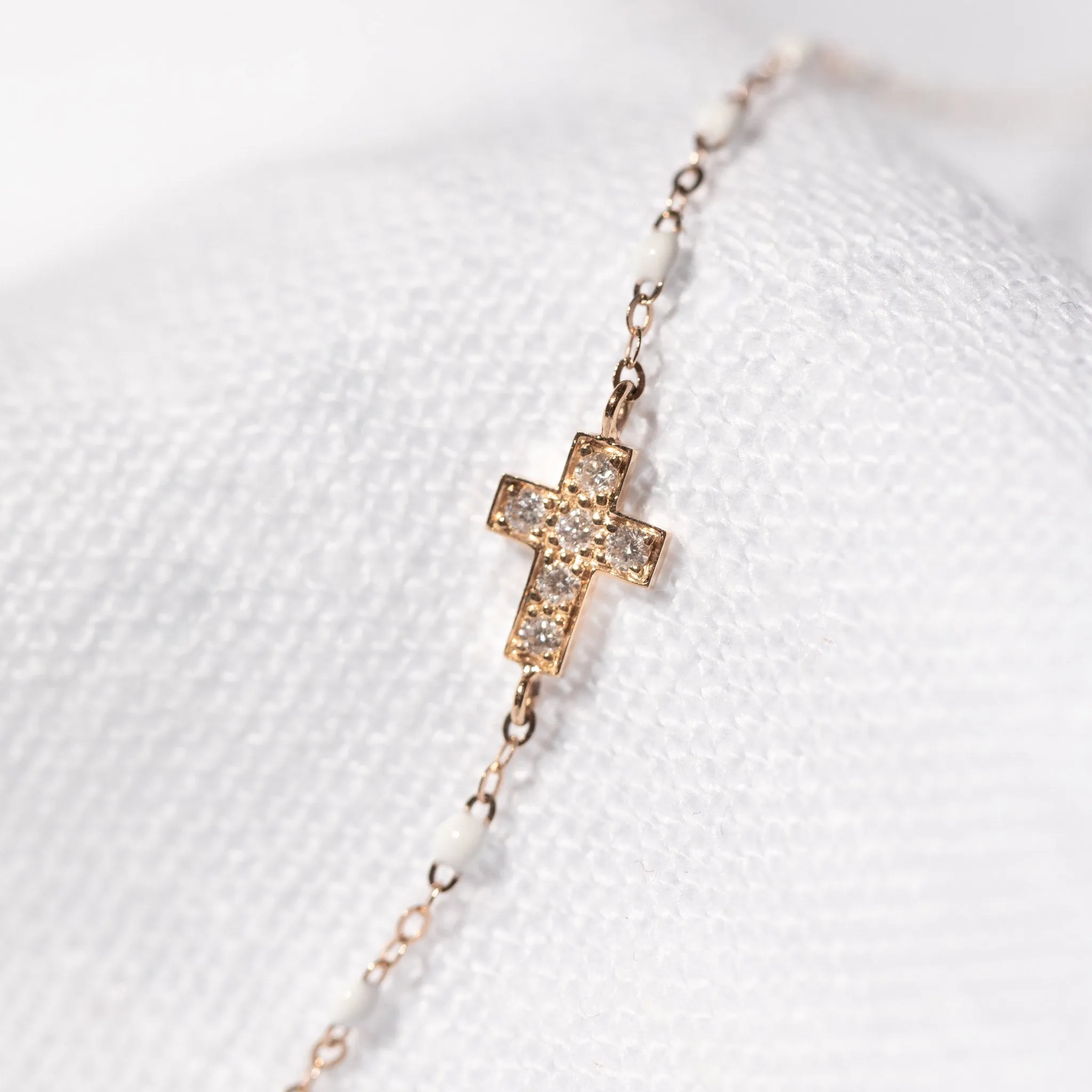 Cross Charm Classic Gigi White diamond bracelet, Yellow Gold, 6.7