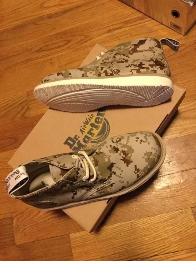 Dr. martens nixon desert camo boot men 8 new.supreme.nike.ds