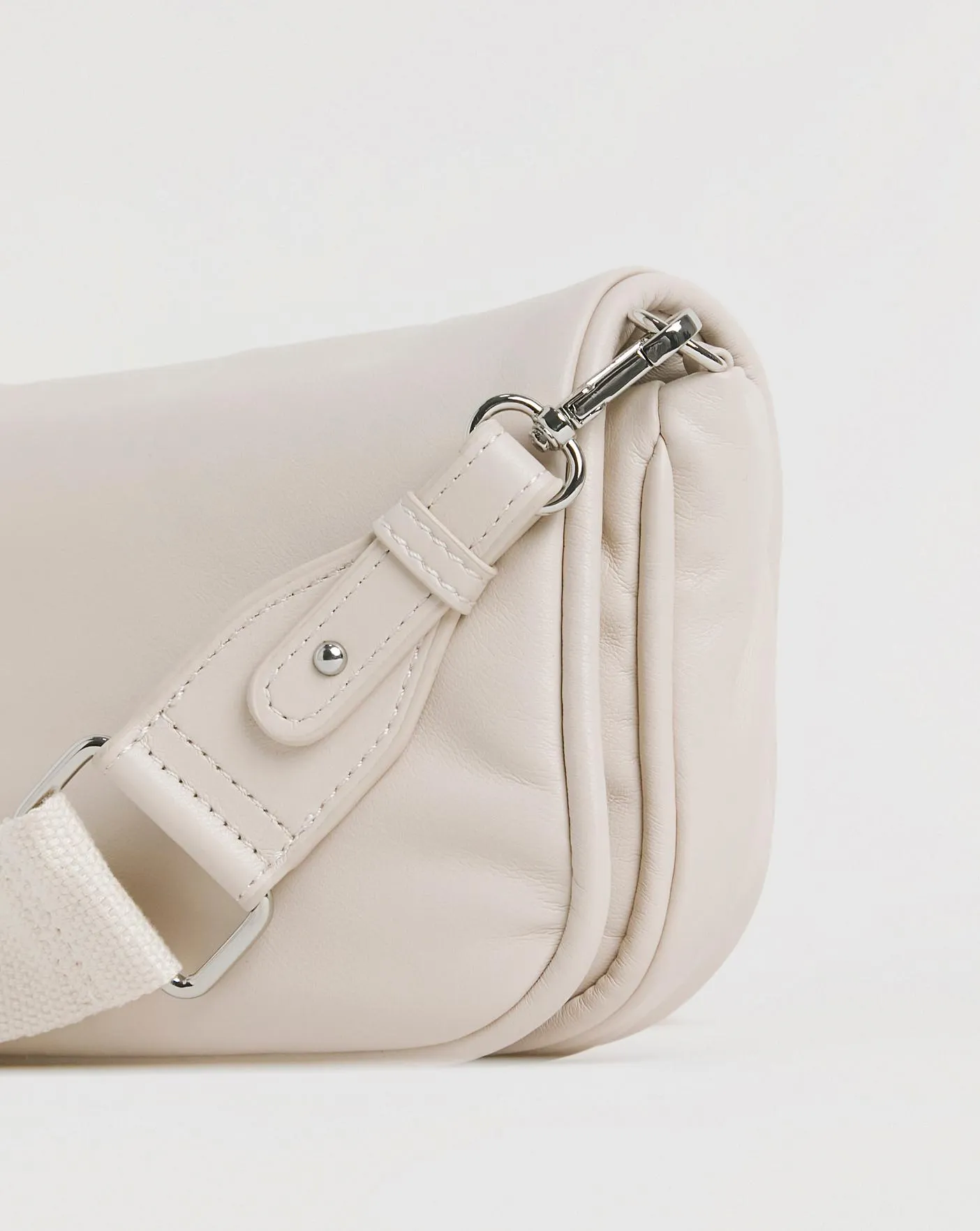 Ecru Soft Volume Camera Bag