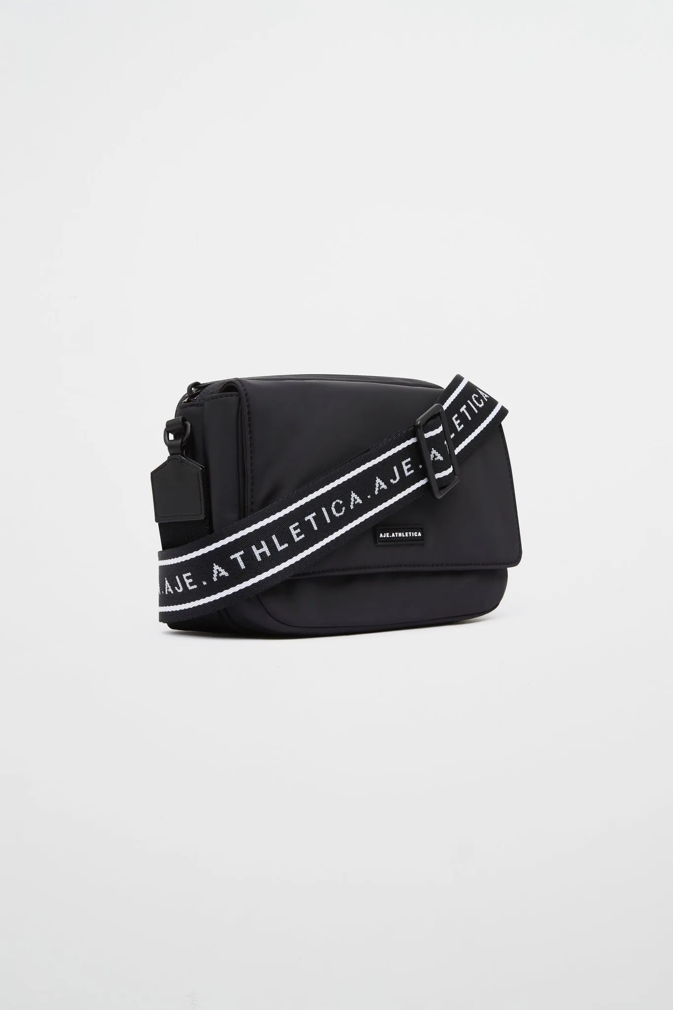 Essential Logo Crossbody 916