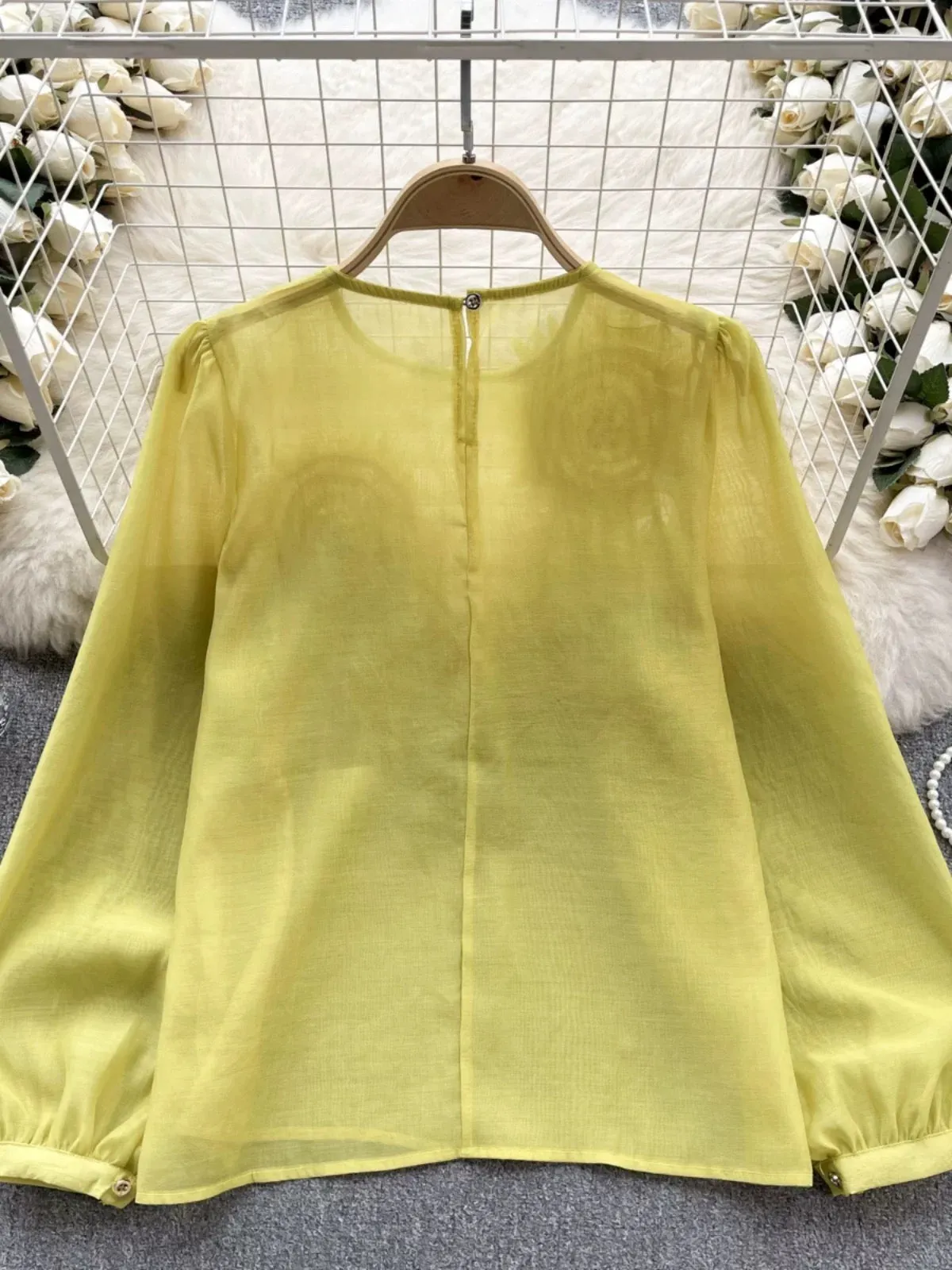 French tops for women 2024 new spring style design three-dimensional flowers slim fit versatile puff sleeve pullover shirt for w