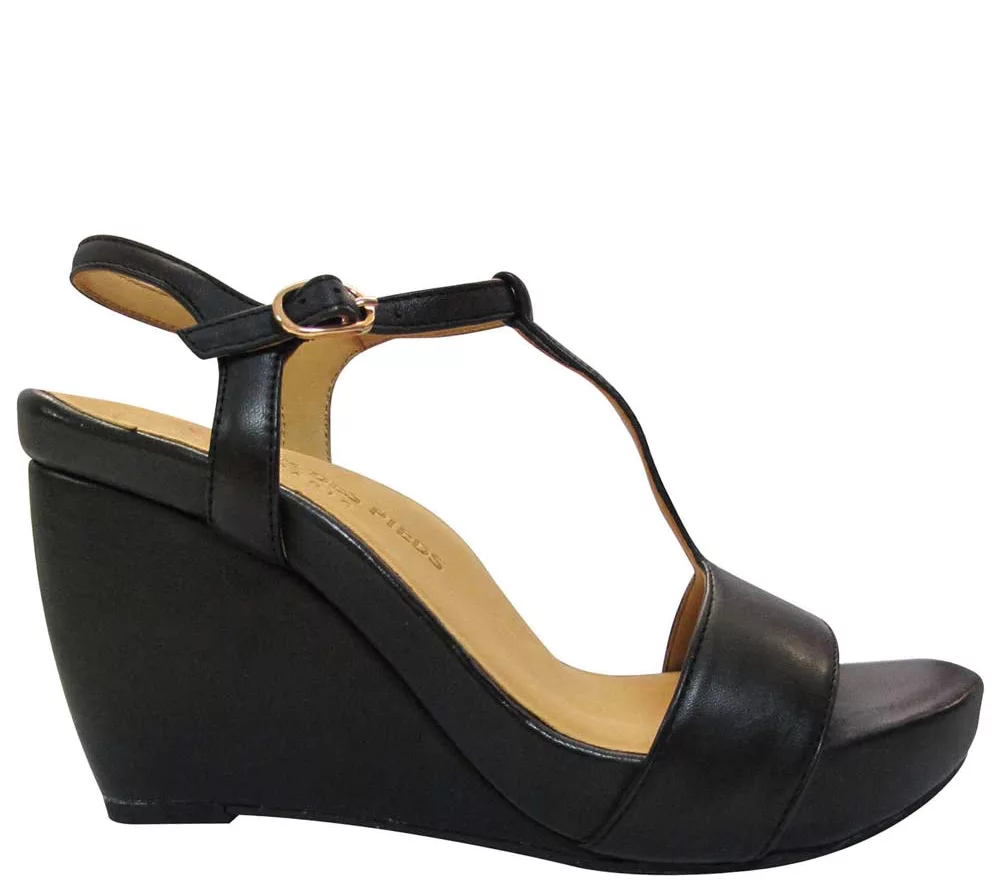 L'Amour Des Pieds Leather Sandals - Idelle