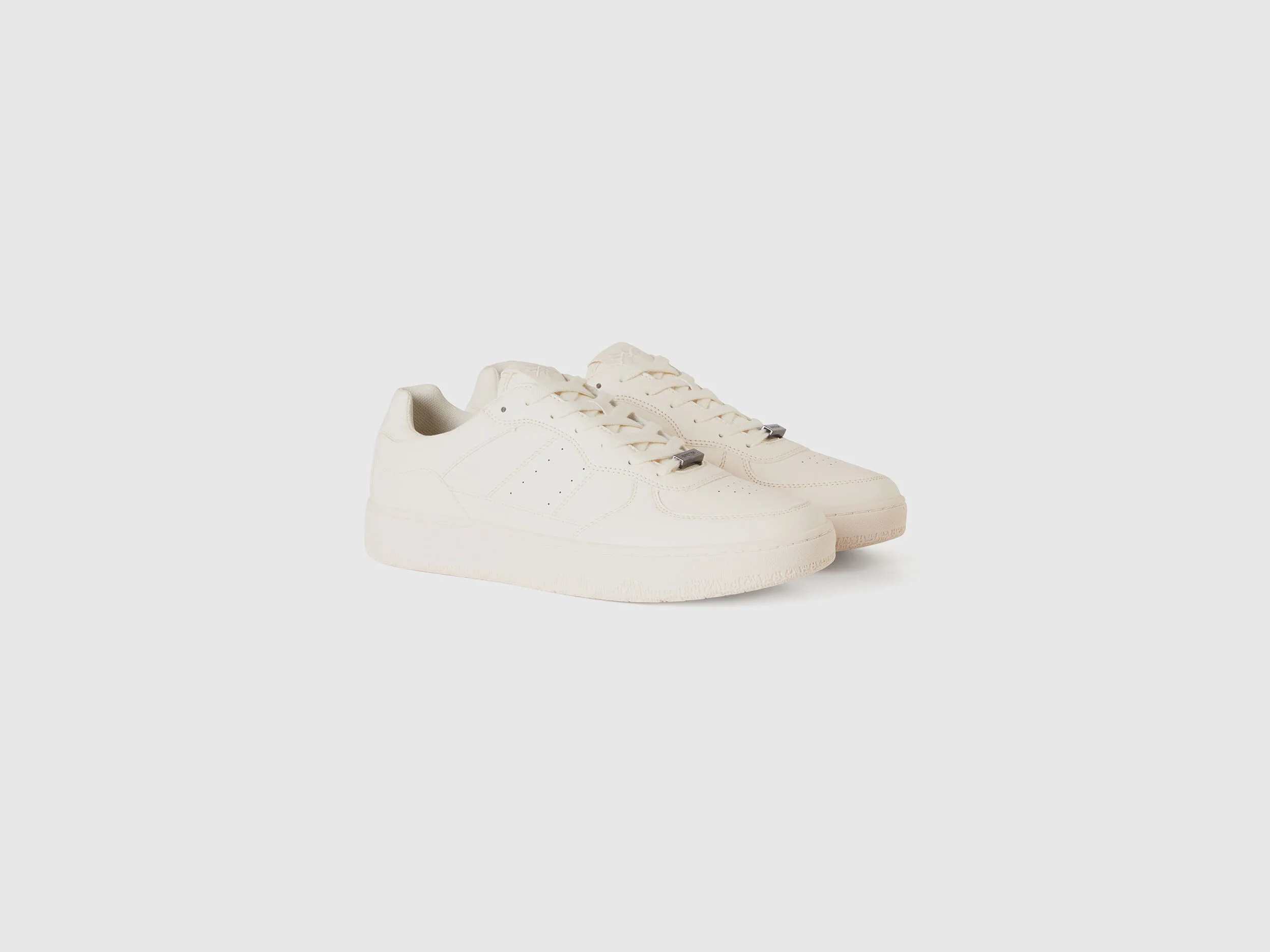 Low-top sneakers in imitation leather - Creamy White | Benetton