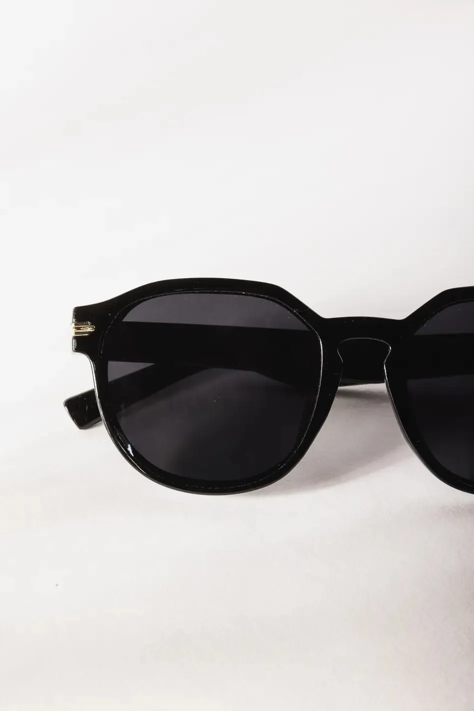 Madolin Sunglasses in Black