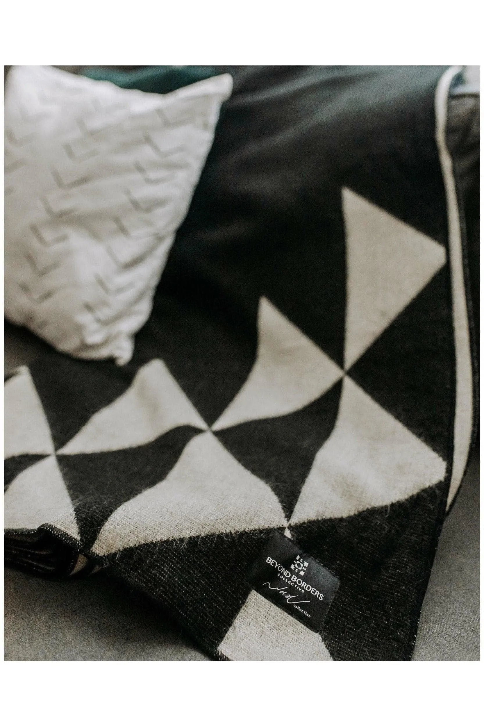 Nevado Blanket - Natural / Black