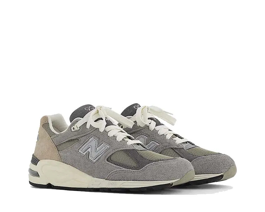 New Balance 990v2