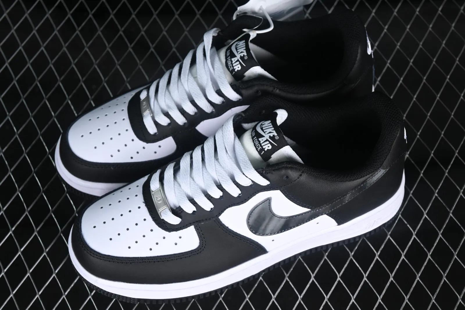 Nike Air Force 1 07 Low Black White PF9055-775
