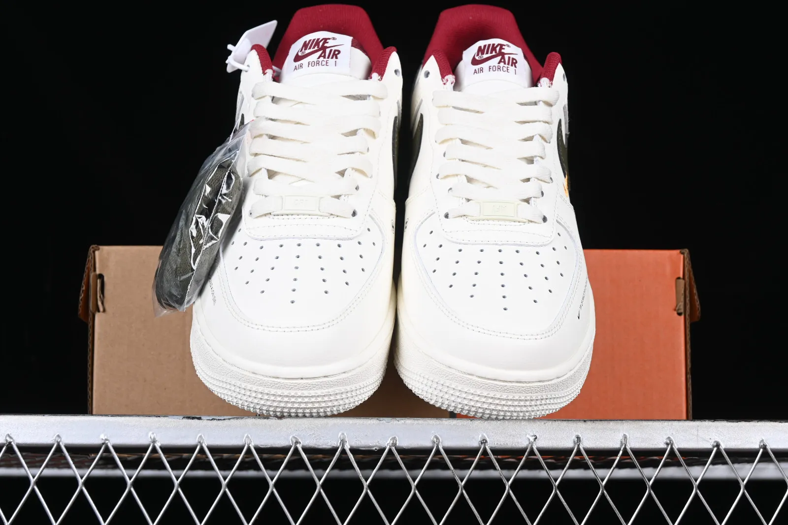Nike Air Force 1 07 Low Sighting Telescope Green Red Gold DM0970-123