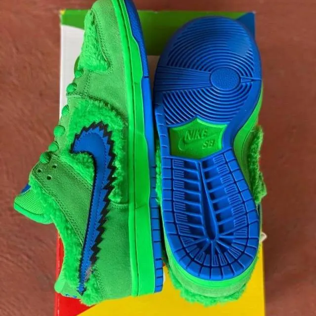 Nike SB Dunk Low Grateful Dead "Green Bear" Size 9
