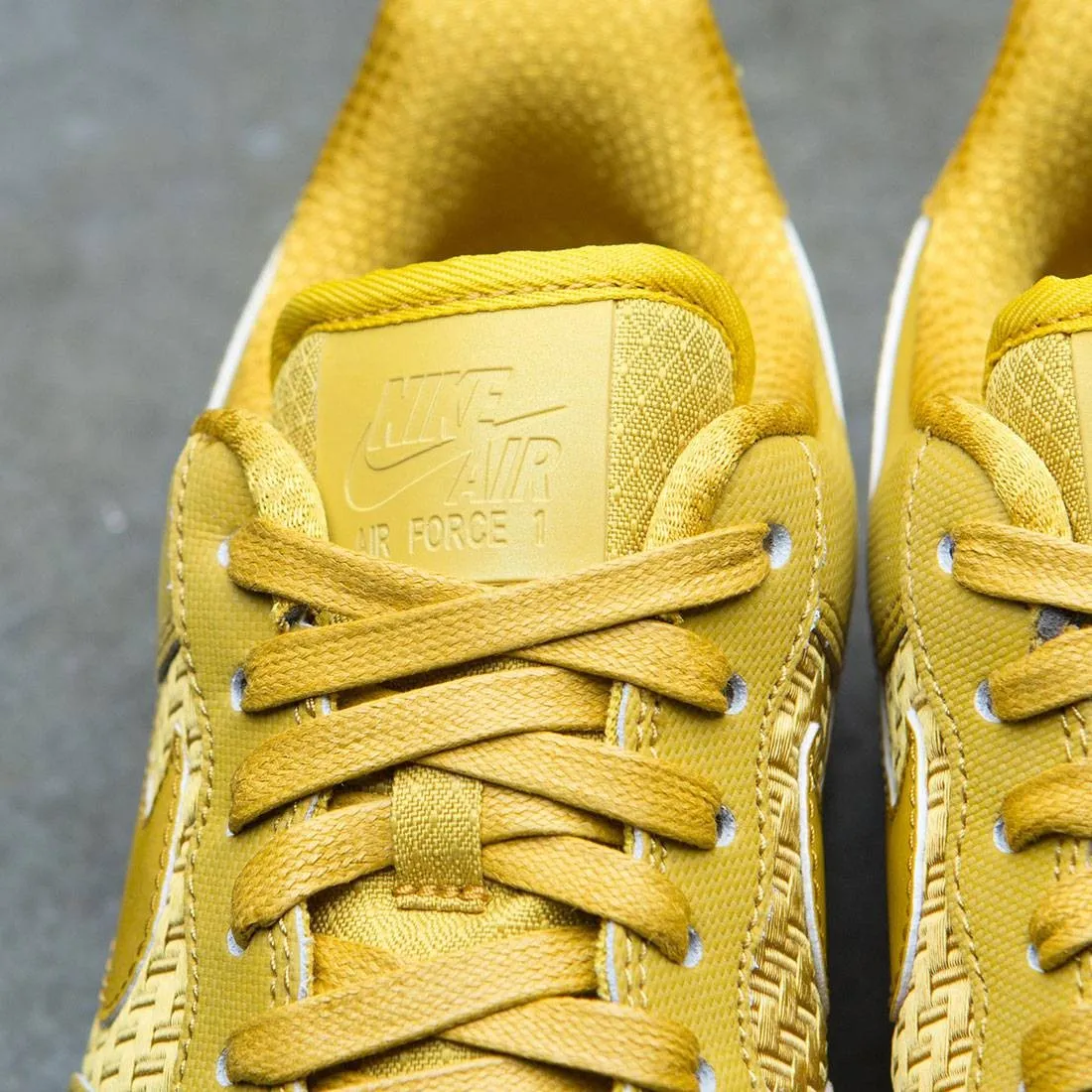 Nike Women Air Force 1 '07 Pinnacle (dark citron / dark citron-white)