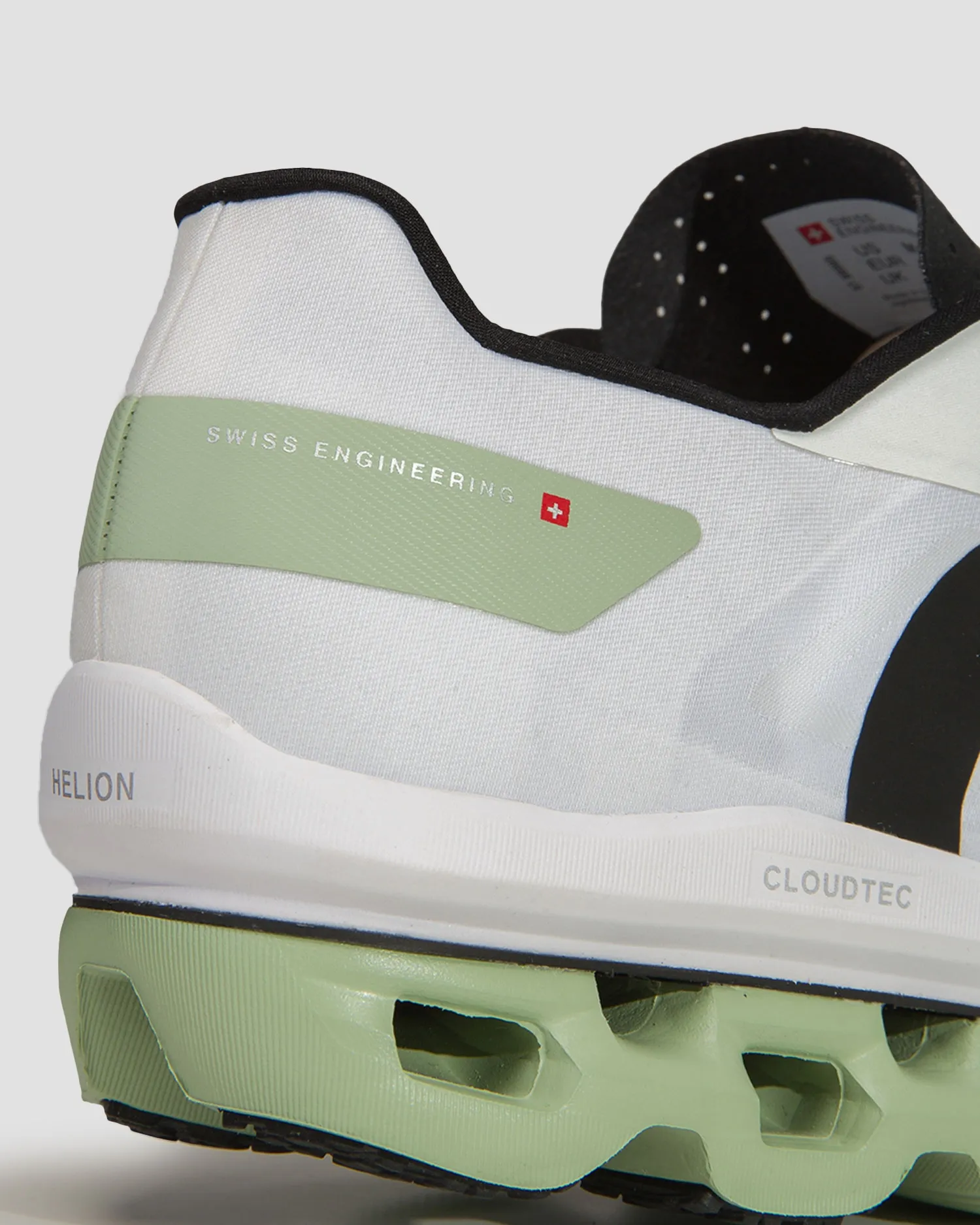 ON RUNNING Cloudboom Echo men’s trainers 5798995-white-black