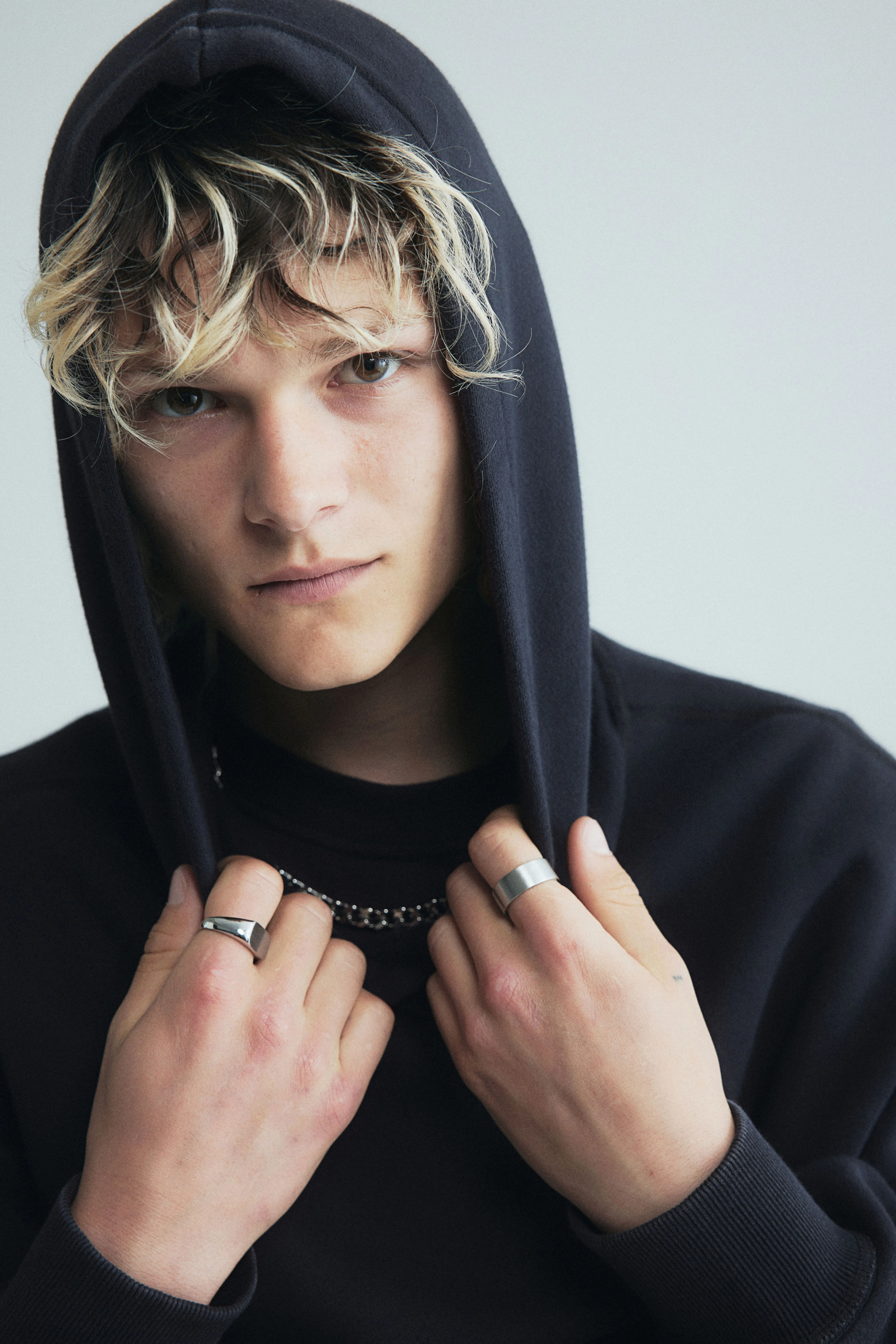 Oversized Fit Hoodie - Long sleeve - Regular length - Black - Men | H&M GB