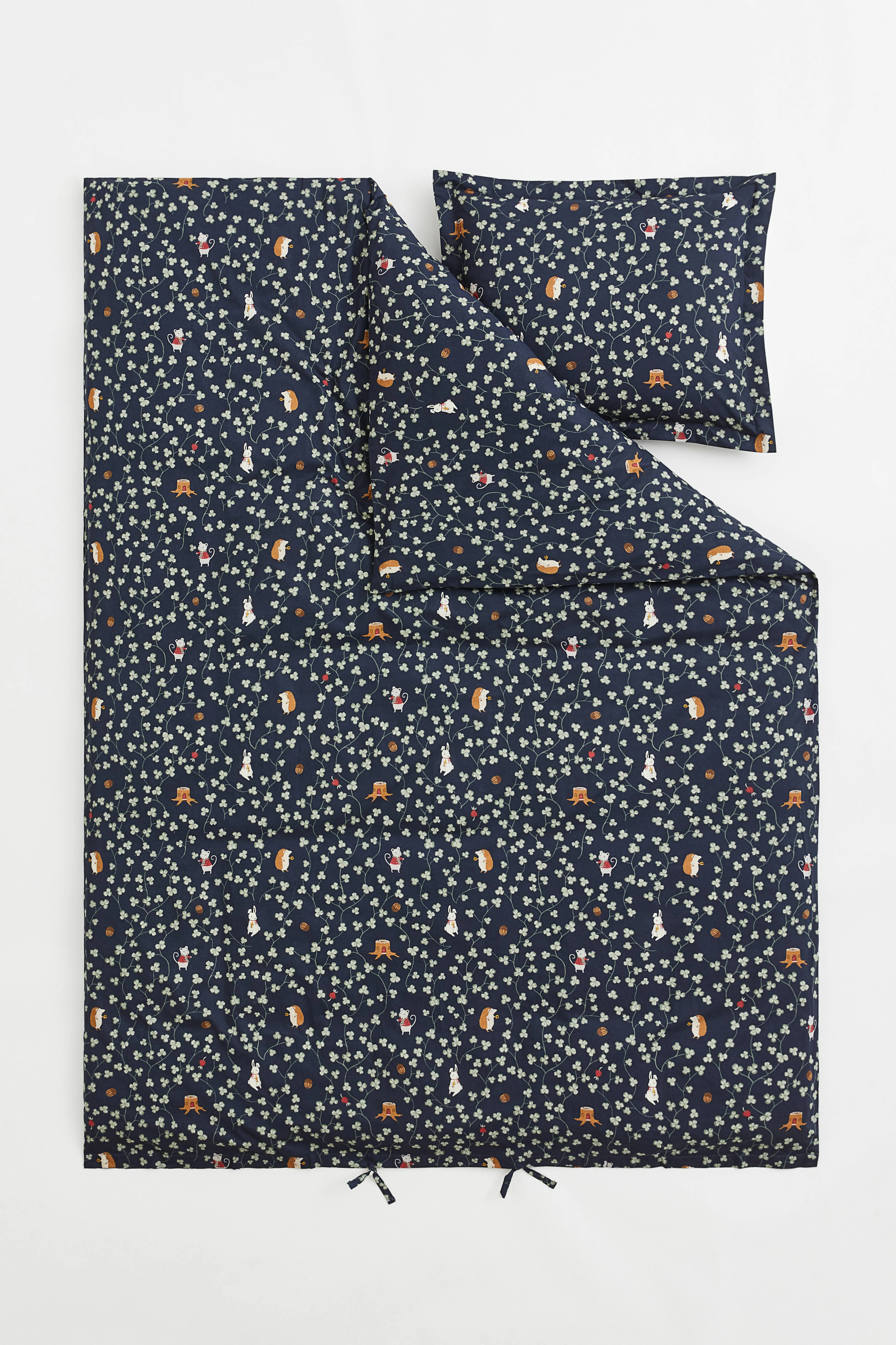 Patterned single duvet cover set - Dark blue/Clover - Home All | H&M GB