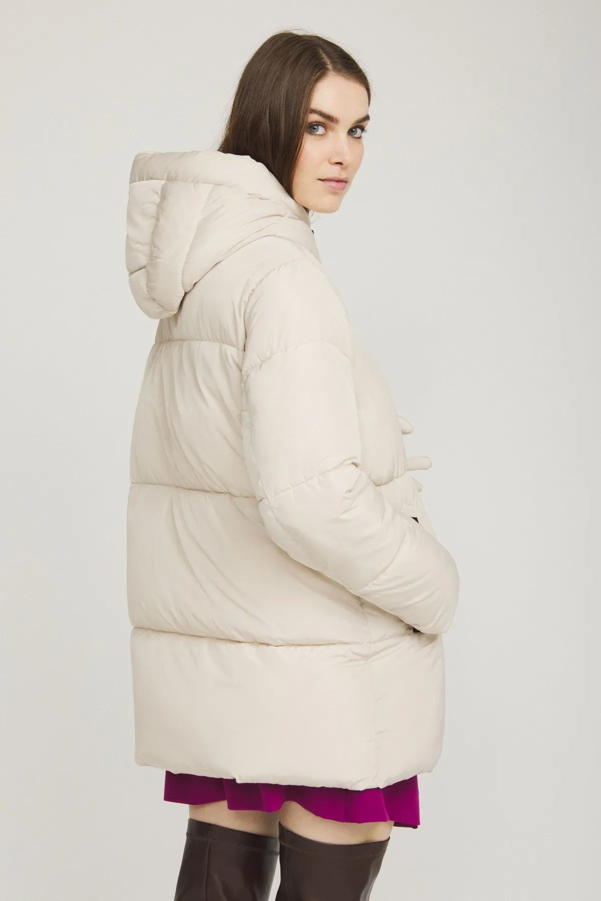 Puffer jacket with wide neck