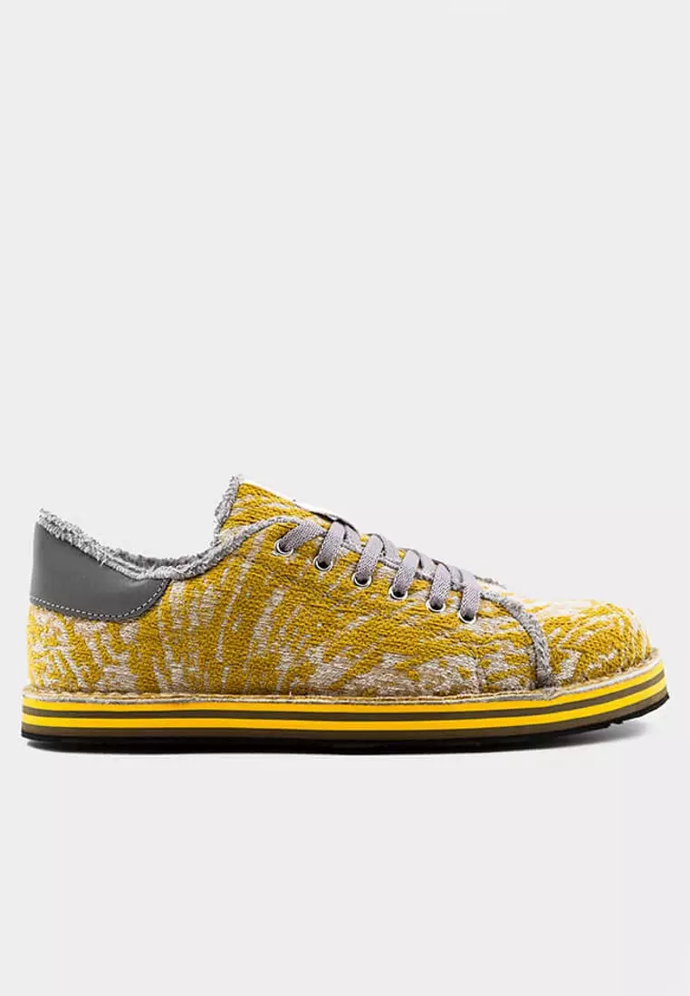 RE49 RE49 © Made in Italy from Recycled waste industrial fabrics and car tyres for the soles. Fabrix Lifestyle collection Sneake