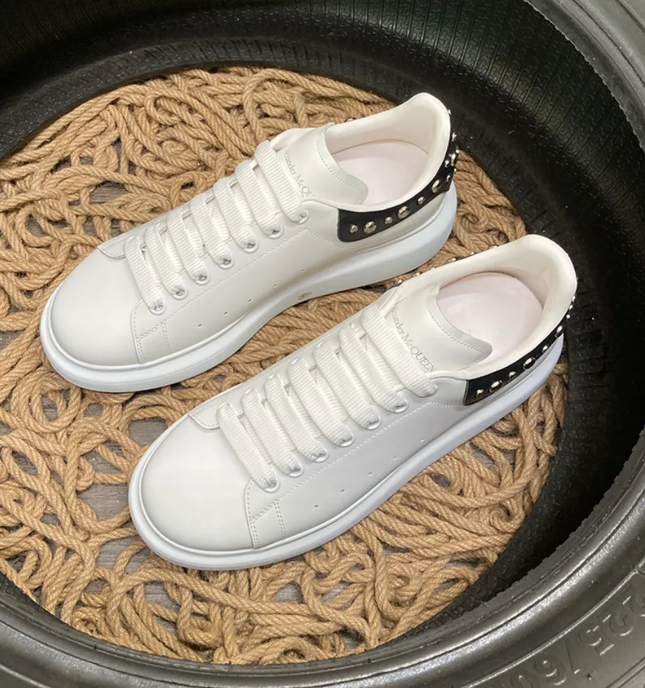 Sneakers White & Back Buttons 2024