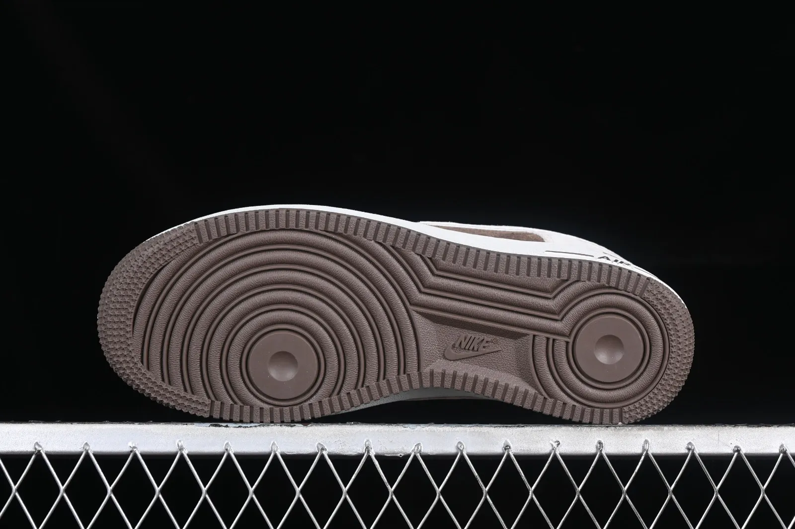 Supreme x Nike Air Force 1 07 Low Suede Grey Brown ME2392-102