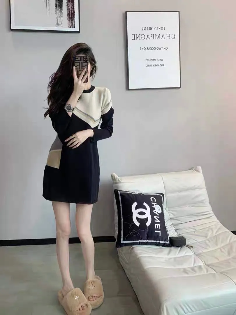 Sweater dress women's 2023 autumn new French style high-end temperament fashionable casual knitted long-sleeved skirt (B2618)