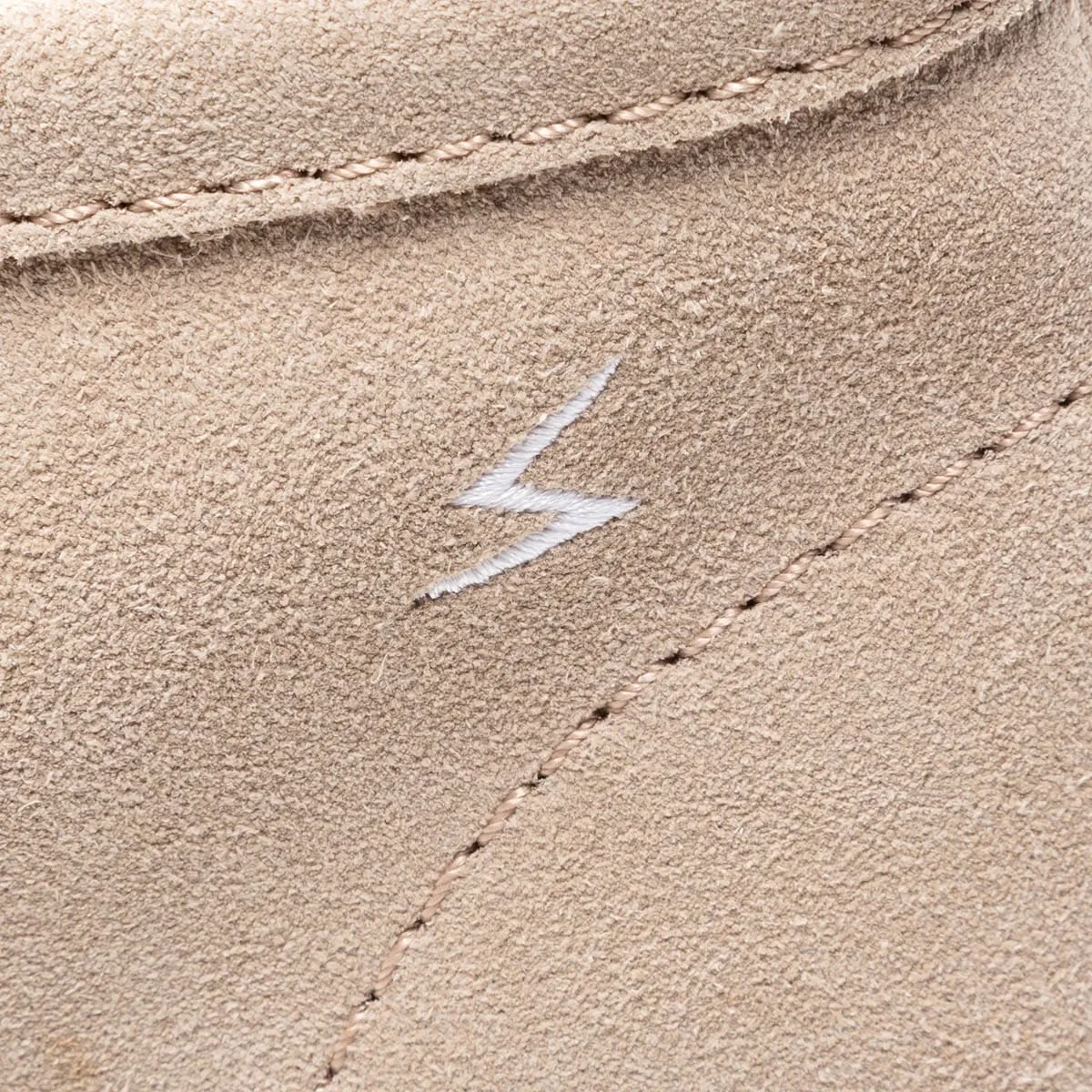 X CLARKS WALLABEE BEIGE | Bodega