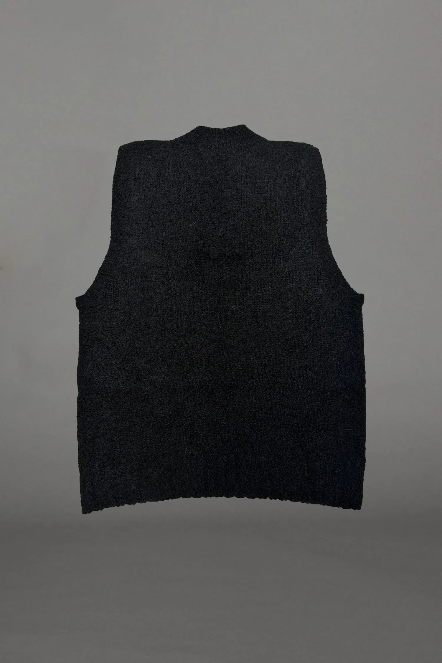 ZAMBESI   ALPACA VEST IN CARBON, W24