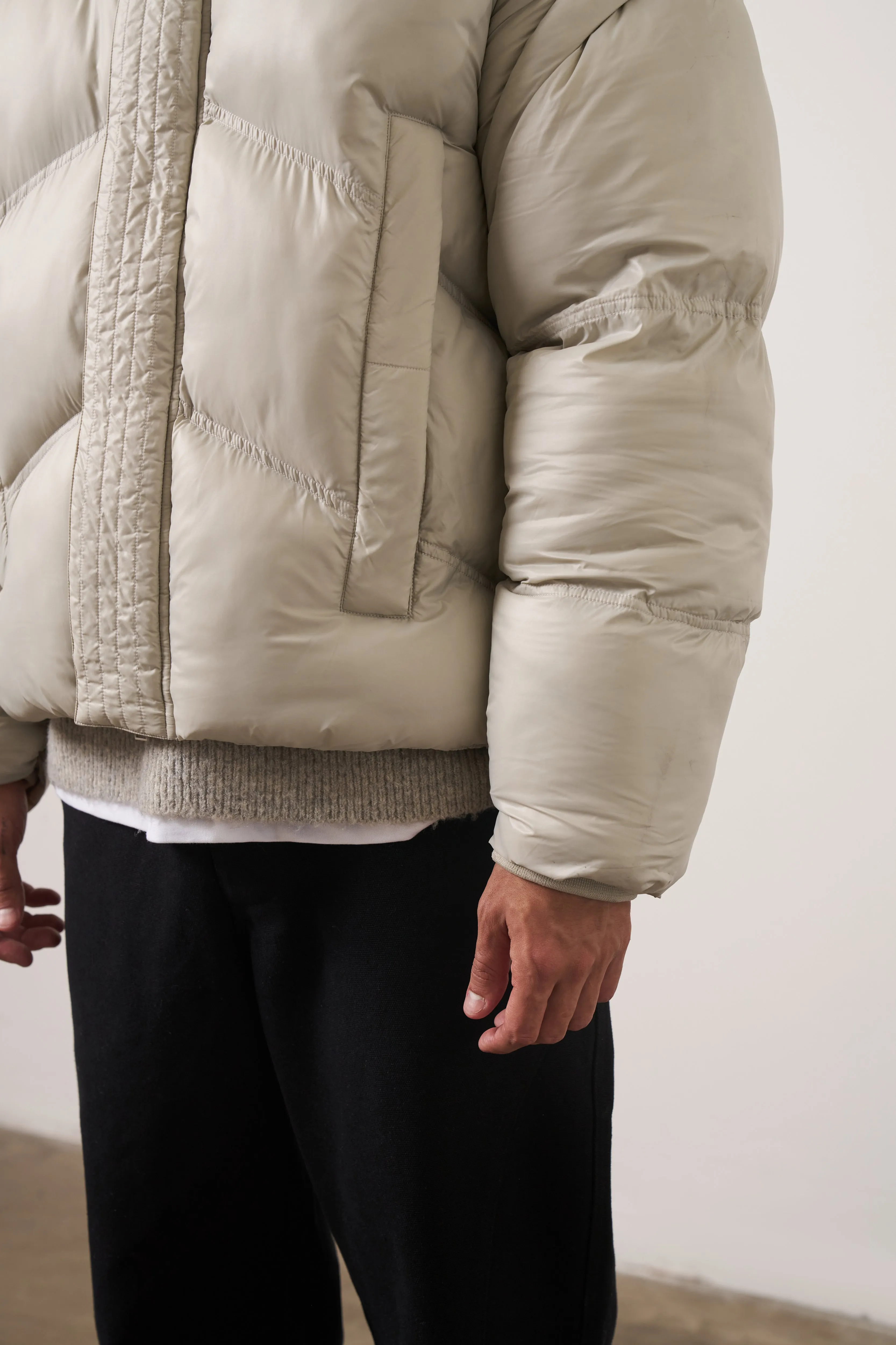 ZIPPER SLEEVE DETAIL PUFFER - STONE